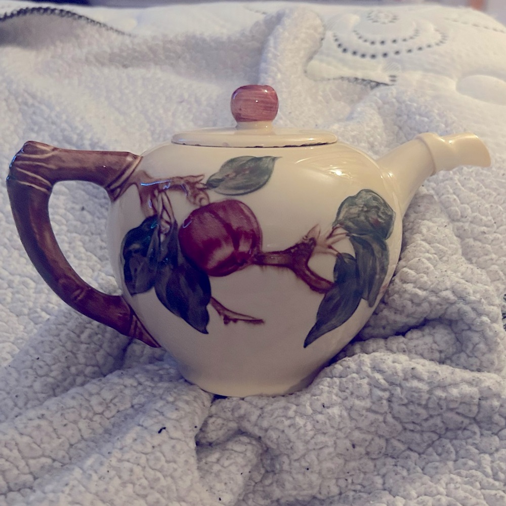 Franciscan Tea Pot - Very good condition, other pieces from set available